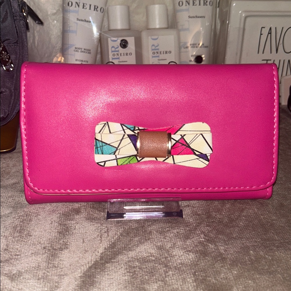 Pink Wallet with Bow Accent‎